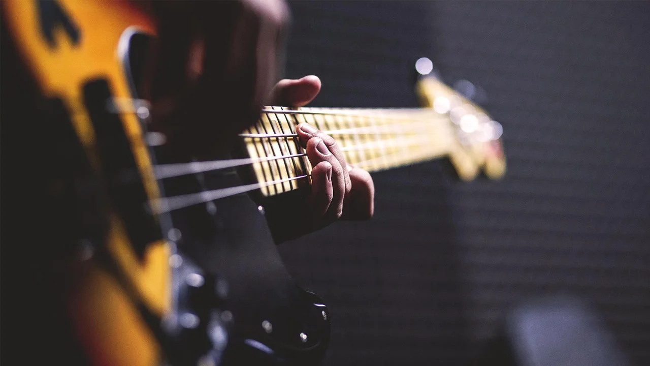 Koje su sličnosti između Swybryd picking tehnike sviranja gitare i Power BI-a?